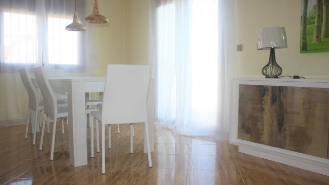 "Виллы с бассейном возле Лос Бальконес, Лос Альтос, Коста Бланка. 3 спальни, 4 ванные, гараж. Пляж и сервисы недалеко. 480000