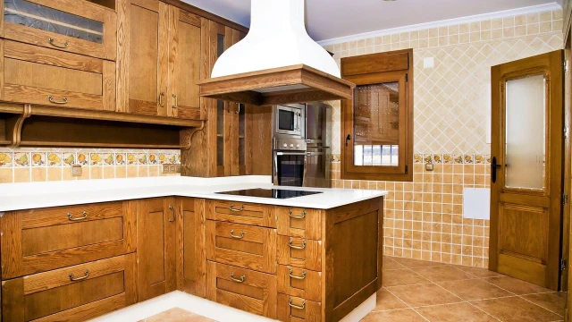 Роскошная вилла в Лос-Альтосе, 335 м2, бассейн, 3 спальни, 4 ванны. Близко к пляжу, магазины и рестораны. Идеальный выбор!