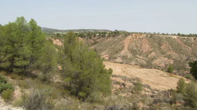 Земельный участок с видом на горы и существующими услугами