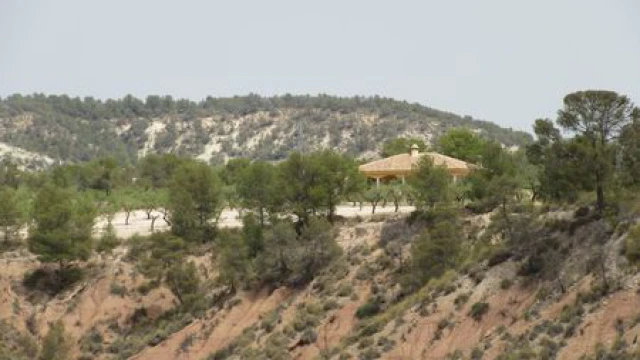 Земельный участок с видом на горы и существующими услугами