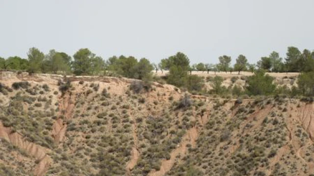 Земельный участок с видом на горы и существующими услугами