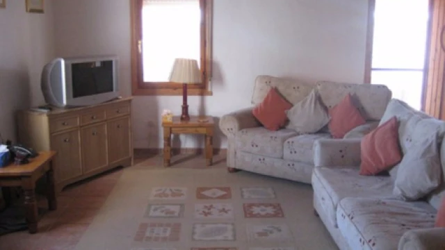 Парганани от тоскливой погоды Великобритании? Хотите солнца, морского бриза и коктейля? Переехать к солнцу в эту потрясающую 