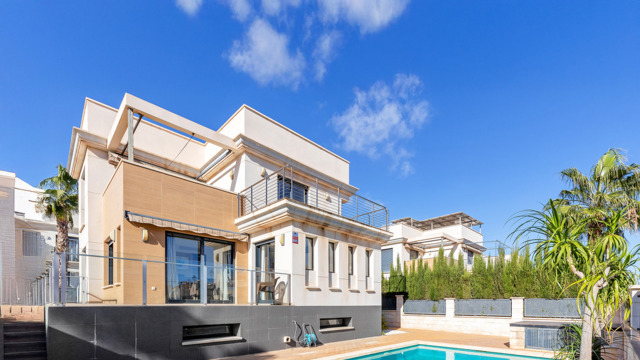 Шикарнаня вилла в популярном районе La Zenia