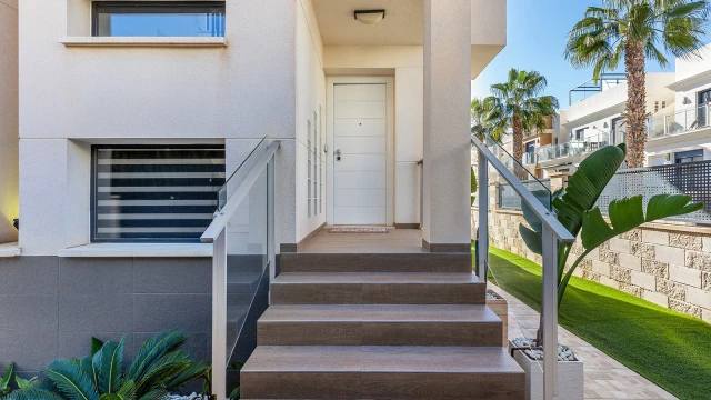 Шикарнаня вилла в популярном районе La Zenia