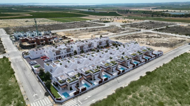 Villa de una planta cerca de campos de golf en la ciudad de Orihuela