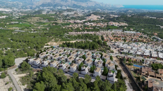 Вилла в один этаж с солярием на крыше в городе Полоп