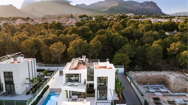 Luxury villa in a gated complex in La Nucia