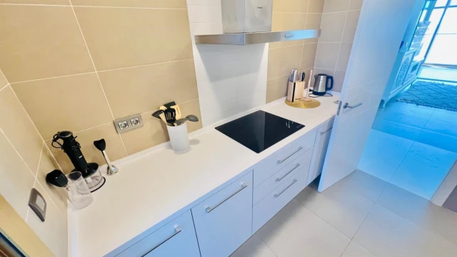 Шикарная квартира с фронтальным видом на море в знаменитом здании Интемпо