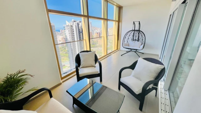 Шикарная квартира с фронтальным видом на море в знаменитом здании Интемпо