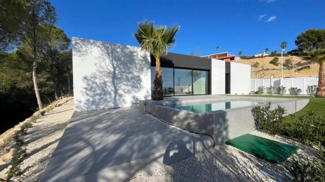 Новая вилла в один этаж в городе Альфас дель Пи