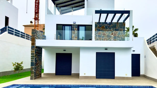 Шикарная вилла с лифтом у гольф полей