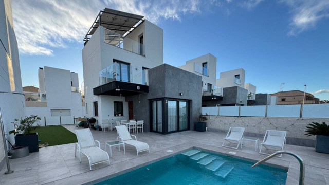 Уютная вилла с личным бассейном