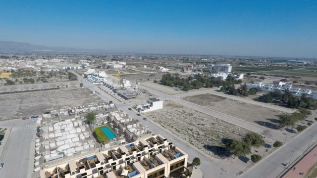 Новый таунхаус в закрытой урбанизации в городе Dolores 