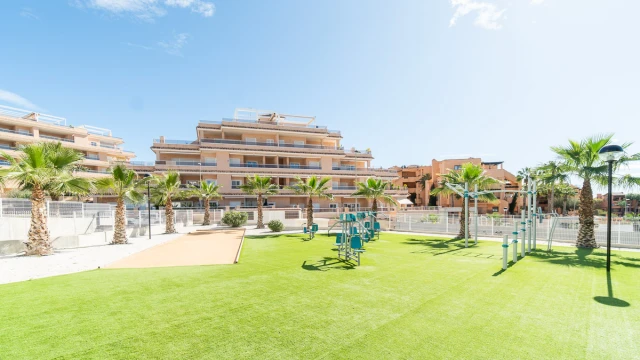 Комфортабельная квартира с двумя спальнями в Ориуэла-Коста