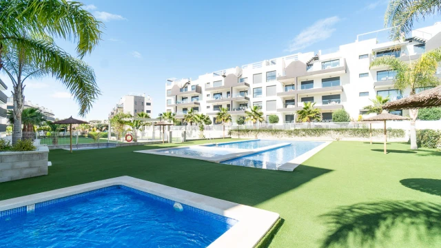 Комфортабельная квартира с двумя спальнями в Ориуэла-Коста