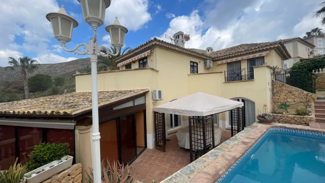 Отдельная вилла в средиземноморском стиле в городе Финестрат