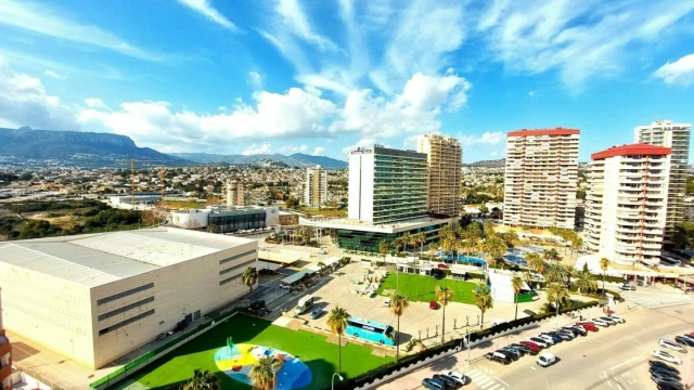 Двухуровневый пентхаус на первой линии пляжа в Кальпе