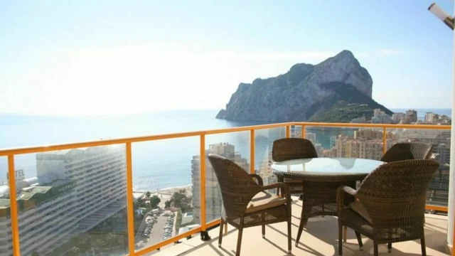 Великолепный пентхаус в 100 метрах от моря в Кальпе