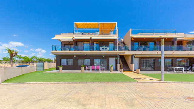 Современное бунгало с садом и бассейном в престижной Торре-де-ла-Орадада