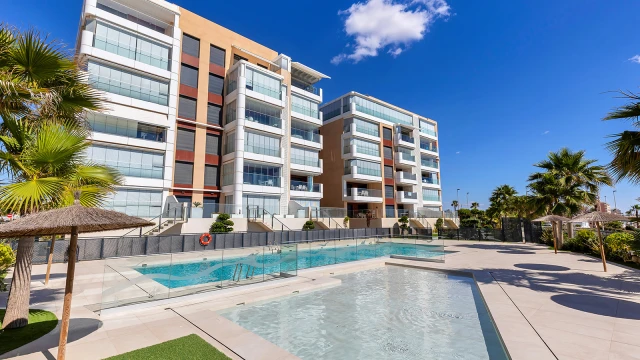 Роскошные апартаменты у моря в Мил Пальмерас