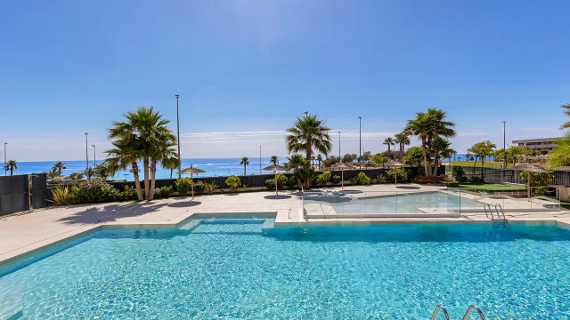 Роскошные апартаменты у моря в Мил Пальмерас