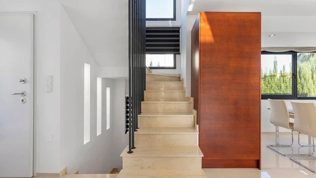 Роскошная вилла с бассейном и сауной в сердце Ла-Зении