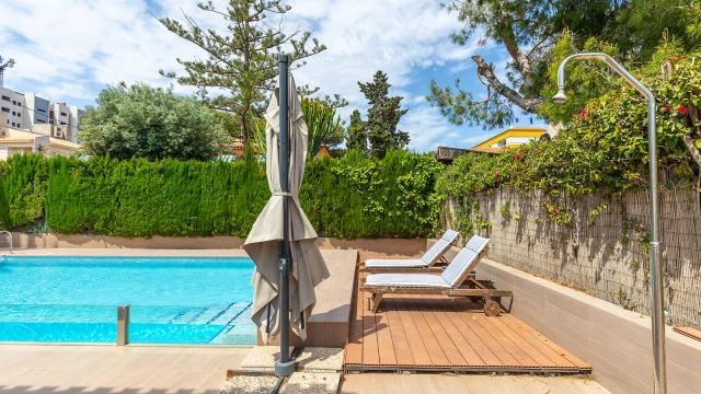 Идеальная вилла у моря в солнечной Торревьехе!