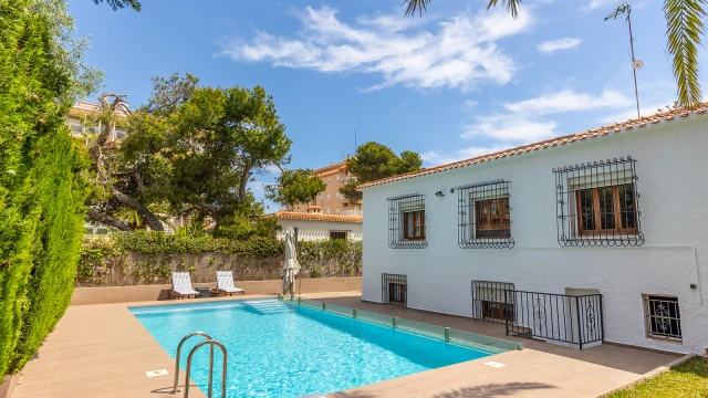 Идеальная вилла у моря в солнечной Торревьехе!