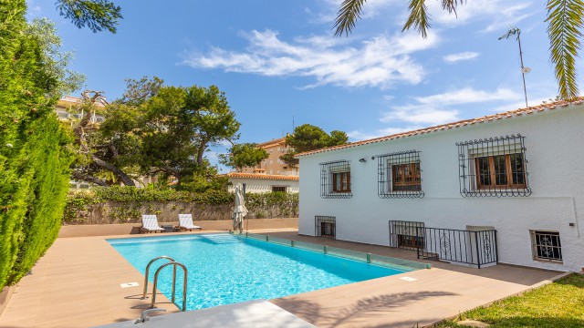 Идеальная вилла у моря в солнечной Торревьехе!