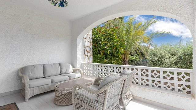 Элитный Таунхаус у Моря с Просторным Подвалом и Садом