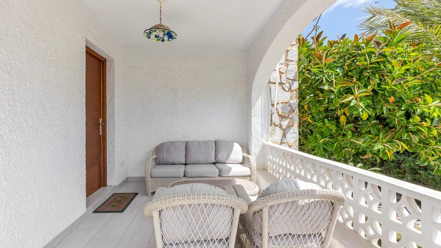 Элитный Таунхаус у Моря с Просторным Подвалом и Садом