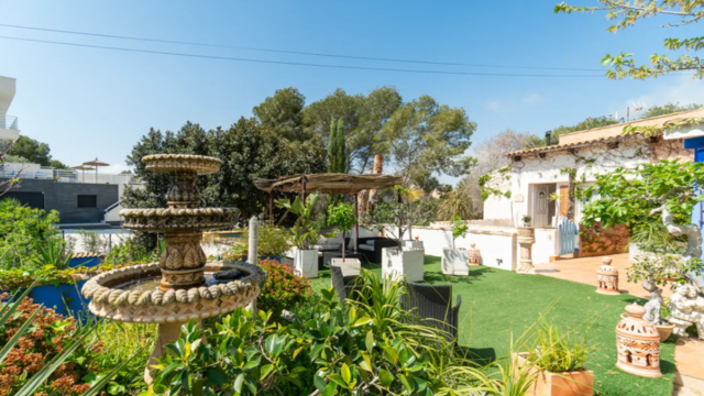 Вилла с большим участком в городе Торревьеха