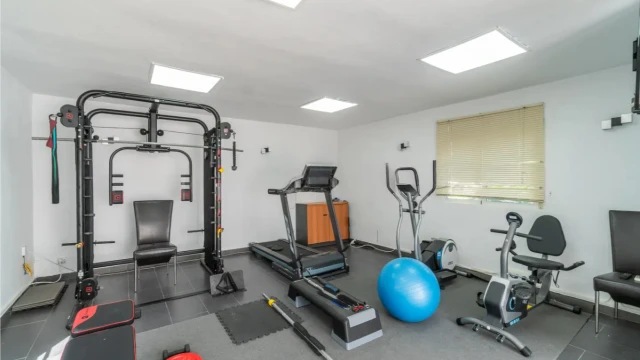 Вилла с большим участком в городе Торревьеха