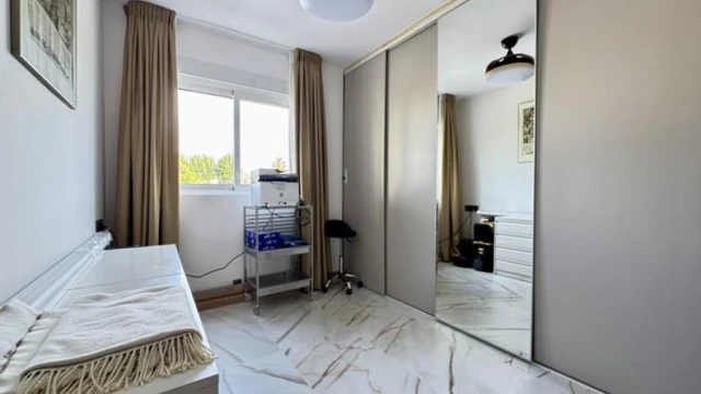 Роскошные апартаменты на берегу моря на продажу в Эль Альбире