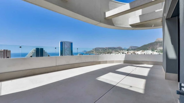 Luxurious penthouse with its own pool in Calpe