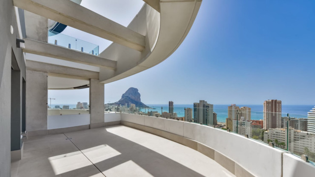 Luxurious penthouse with its own pool in Calpe