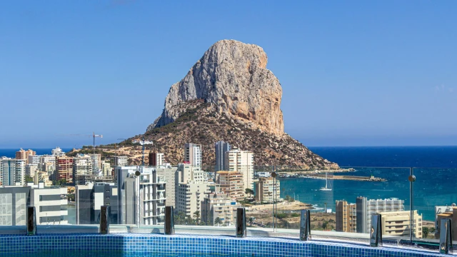 Шикарные апартаменты с видом на море в городе Кальпе