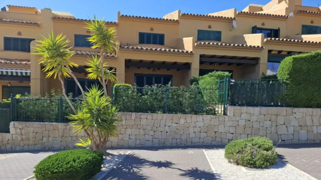 Таунхаус в El Pinar, Sierra Cortina Resort