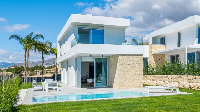 Роскошная вилла в Sierra Cortina Resort с видом на море