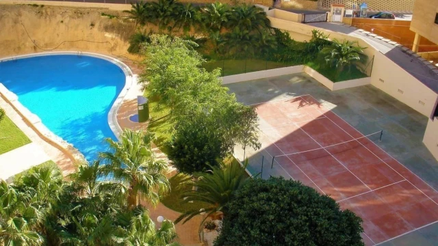 Отремонтированные апартаменты у пляжей в городе Бенидорм