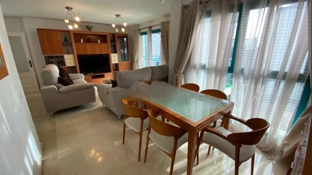 Светлая и уютная квартира с видом на море и полным комфортом в Бенидорме