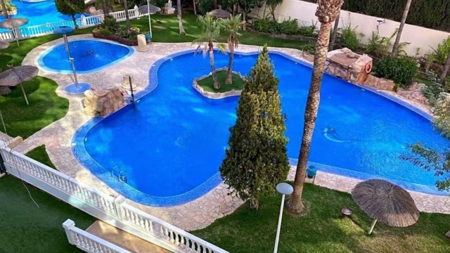 Светлая и уютная квартира с видом на море и полным комфортом в Бенидорме