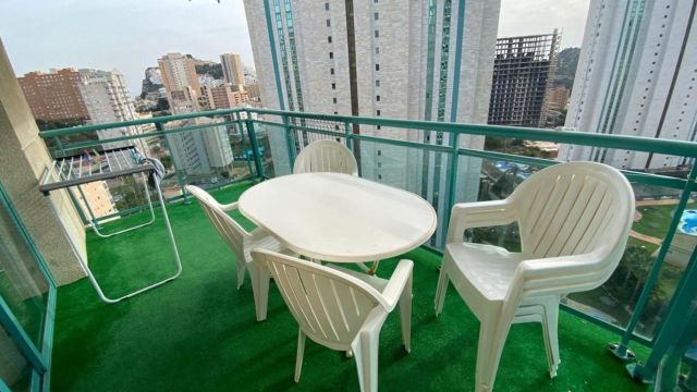 Светлая и уютная квартира с видом на море и полным комфортом в Бенидорме