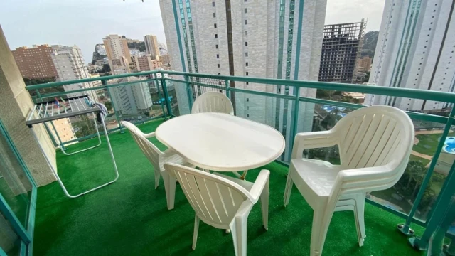 Светлая и уютная квартира с видом на море и полным комфортом в Бенидорме