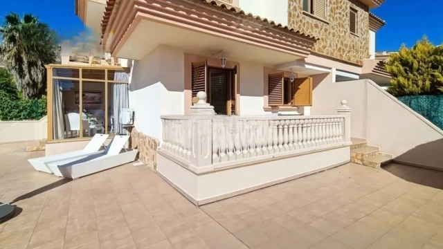 Квартира с просторной террасой и видом в районе Golf Bahía, Финестрат