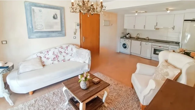 Квартира с просторной террасой и видом в районе Golf Bahía, Финестрат