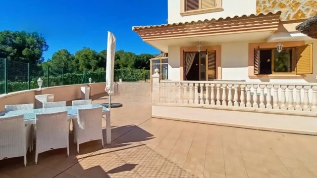 Квартира с просторной террасой и видом в районе Golf Bahía, Финестрат