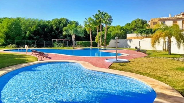 Квартира с просторной террасой и видом в районе Golf Bahía, Финестрат