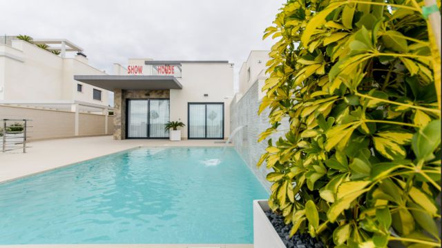 Новая вилла рядом с пляжем в районе Ла Манга