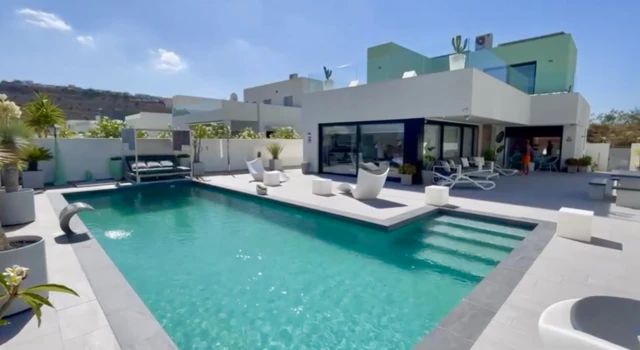 Эксклюзивные виллы в Бенихофар - идеальное сочетание средиземноморской жизни